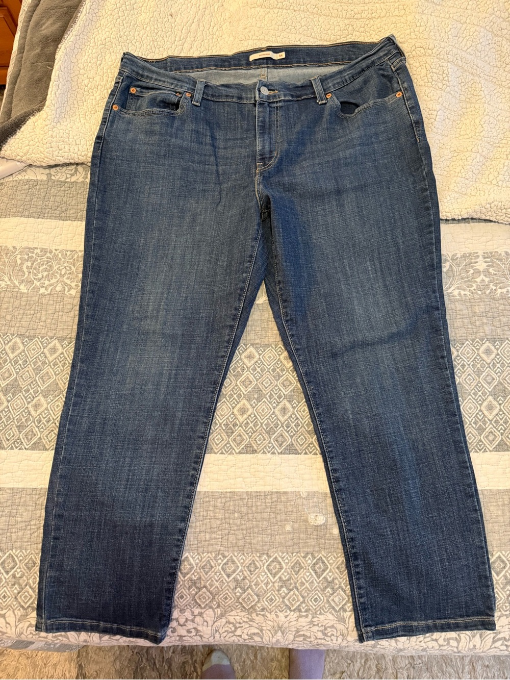 Levi's Women's Straight Leg Jeans in Dark Blue Wash